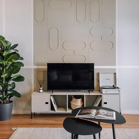 Flores - 1 Bedroom And Parking In Estrela